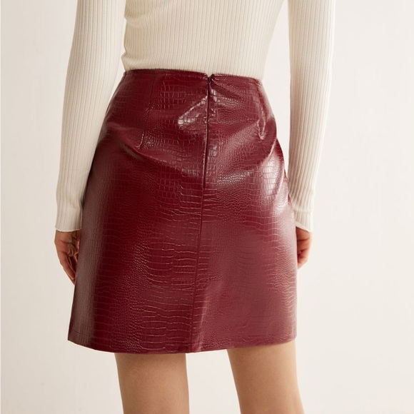 NWT Commense red crocodile faux leather mini skirt - Picture 4 of 9